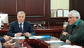 В здании администрации прошло расширенное совещание под руководством главы Закира Каидова. 