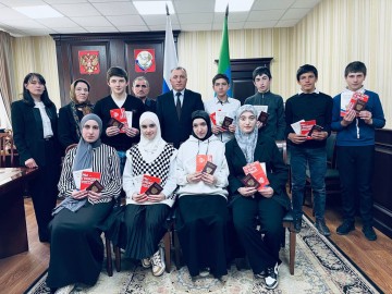 В администрации муниципалитета состоялась церемония вручения паспортов девяти юным гражданам, которы