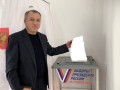 На избирательном участке №0011 глава Агульского района Закир Каидов совместно с и.о. директора КЦСОН 0
