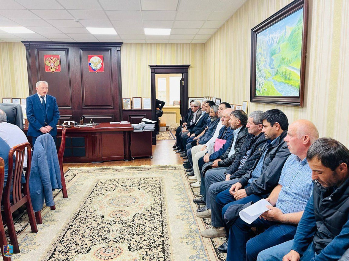 Закир Каидов единогласным решением переизбран на должность главы Агульского района
